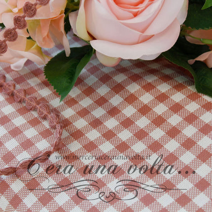 Collection image for: Tessuti e bordi da ricamo
