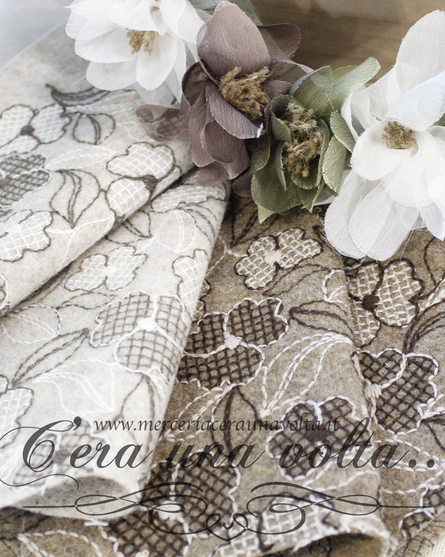 30 x 30 cm Feltro di lana ricamato