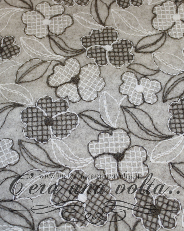 30 x 30 cm Feltro di lana ricamato