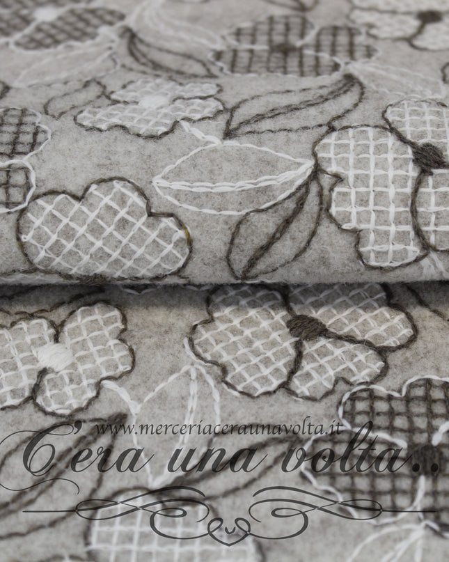 30 x 30 cm Feltro di lana ricamato