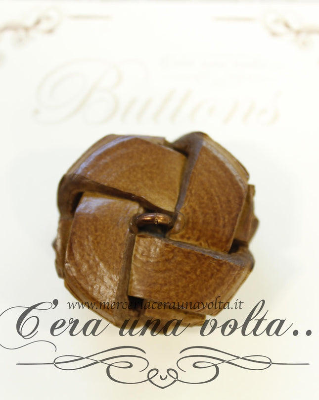 Bottone Intrecciato in Cuoio Marrone Chiaro