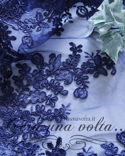 Tessuto in Tulle Ricamato Blu