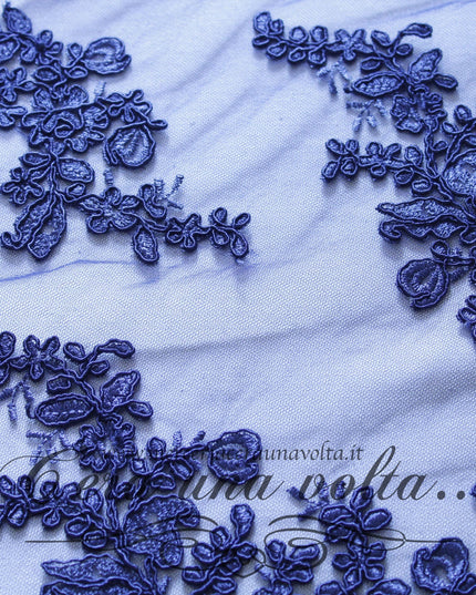 Tessuto in Tulle Ricamato Blu
