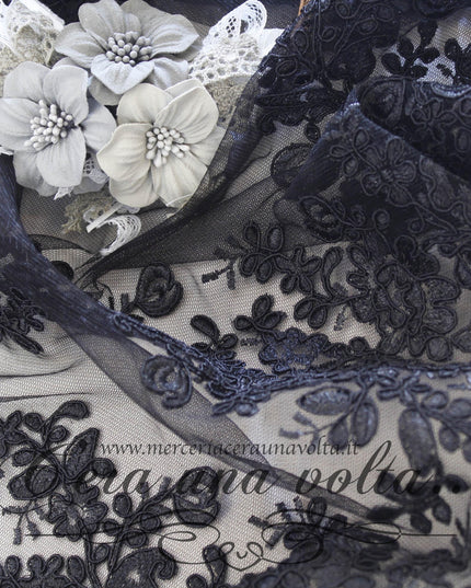 Tessuto in Tulle Ricamato Nero
