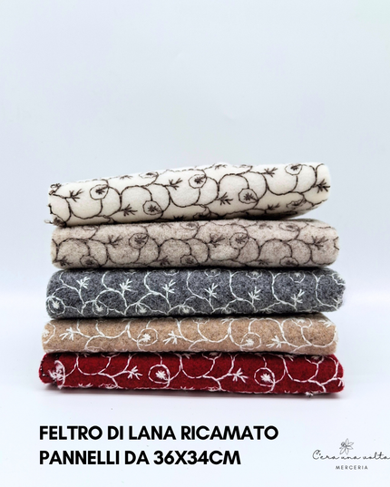 Feltro di lana ricamato 36x34cm