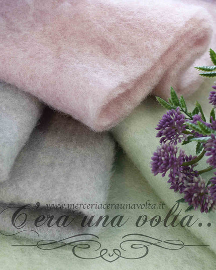 Vello di lana cardata naturale