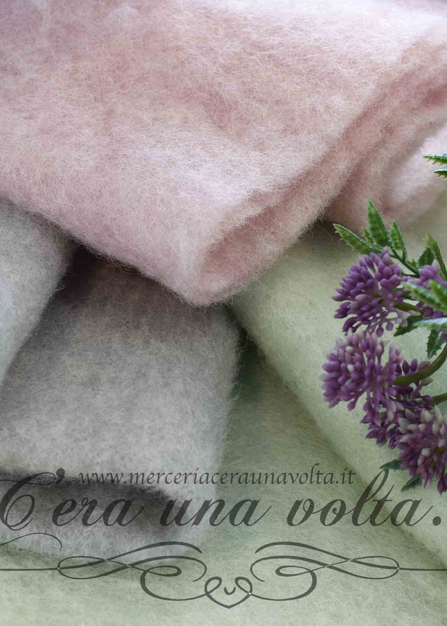 Vello di lana cardata naturale