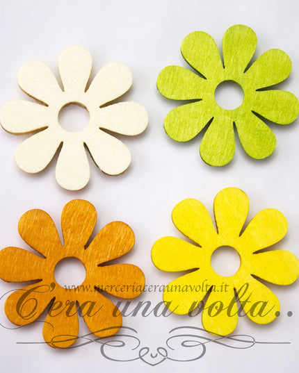 Decoro in legno fiore