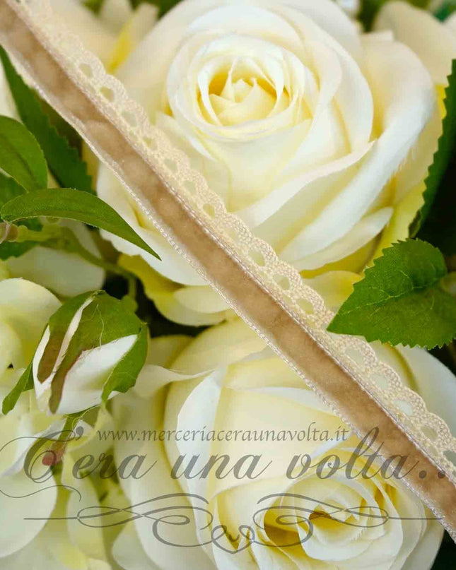 Passamaneria in ciniglia con pizzo