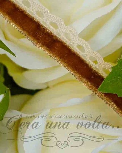 Passamaneria in ciniglia con pizzo
