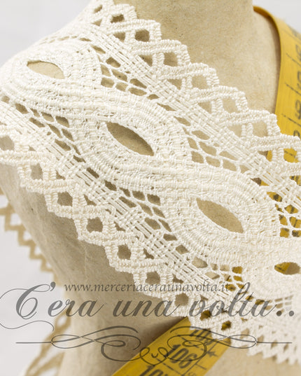 Pizzo tramezzo lavorazione a tombolo