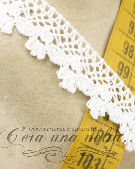 Pizzo in cotone con fiori