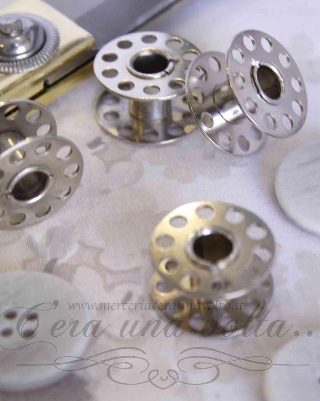Bobine per macchine da cucire in metallo