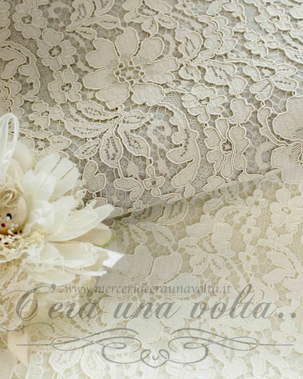 Feltro di lana con pizzo