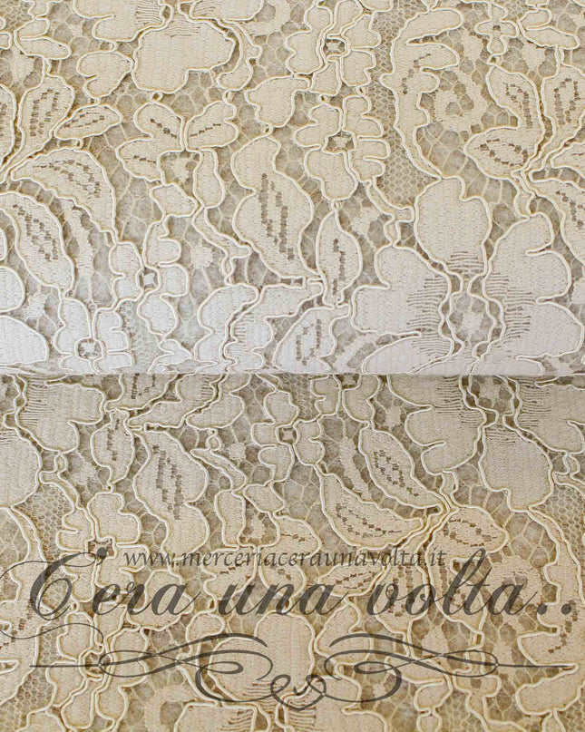 Feltro di lana con pizzo