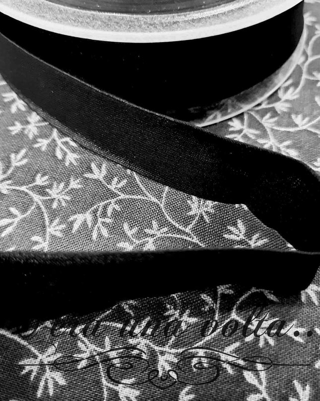 Sbieco Stretch di raso Nero