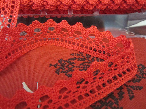 Pizzo in cotone rosso