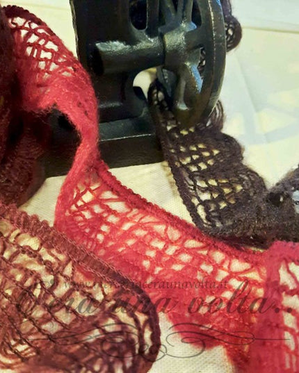 Pizzo smerlato in lana elasticizzato