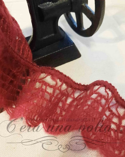 Pizzo smerlato in lana elasticizzato