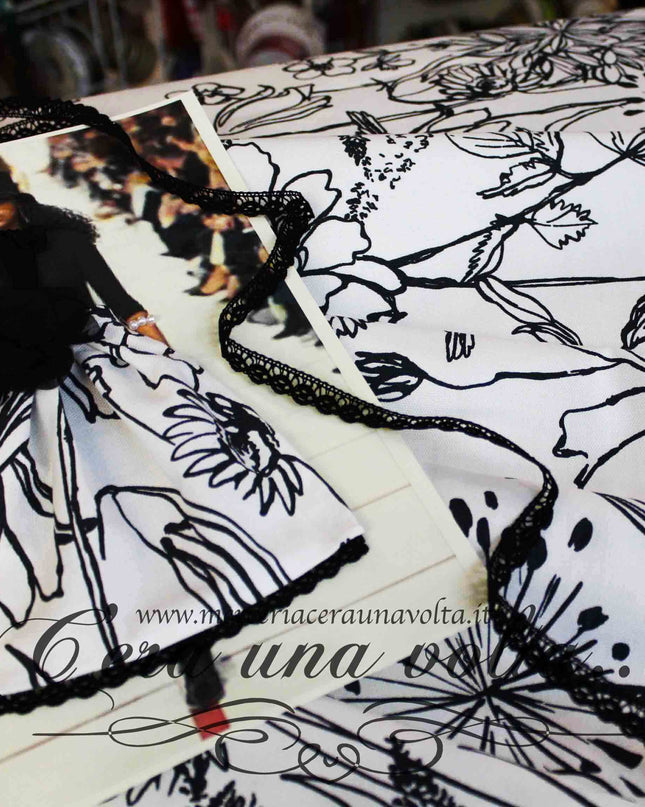 Tessuto Black e White Floreale