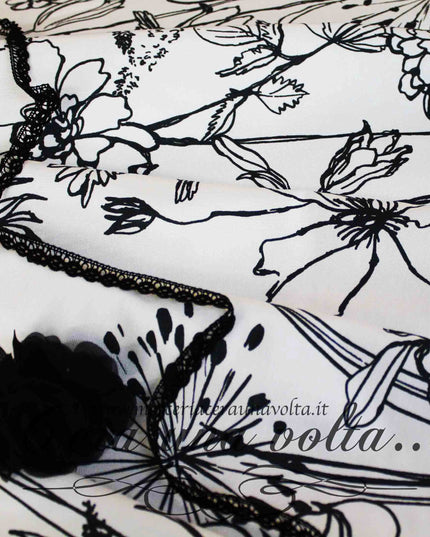 Tessuto Black e White Floreale