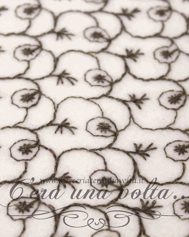 36 x 34 cm Feltro di lana ricamato Ghirigori