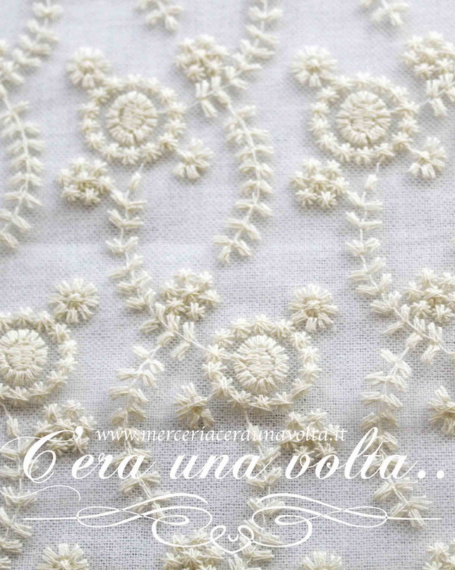 Tessuto pretagliato in pizzo