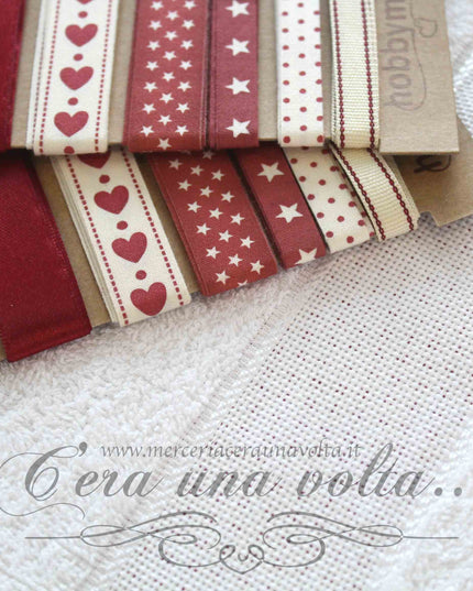 Set asilo 2 pz da ricamare Vicky Rosso