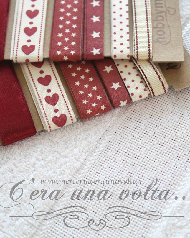 Set asilo 2 pz da ricamare Vicky Rosso