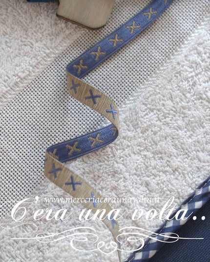 Set asilo 2 pz da ricamare Vicky Blu