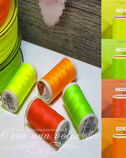 Filo per cucire fluorescente