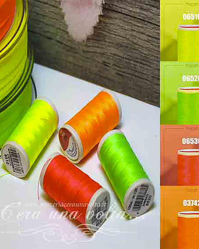 Filo per cucire fluorescente
