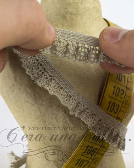 Pizzo elasticizzato ecrù