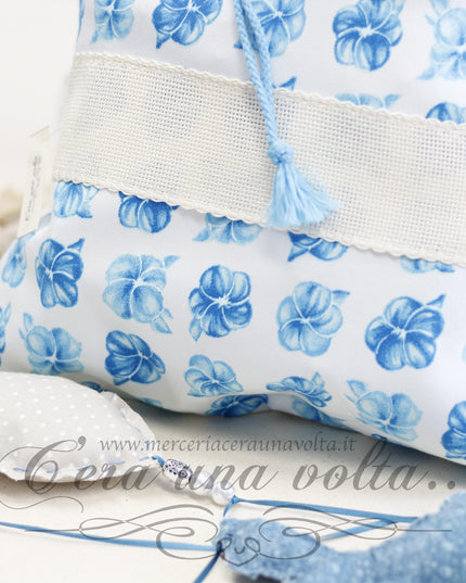 Sacchettino asilo da ricamare Blue flowers