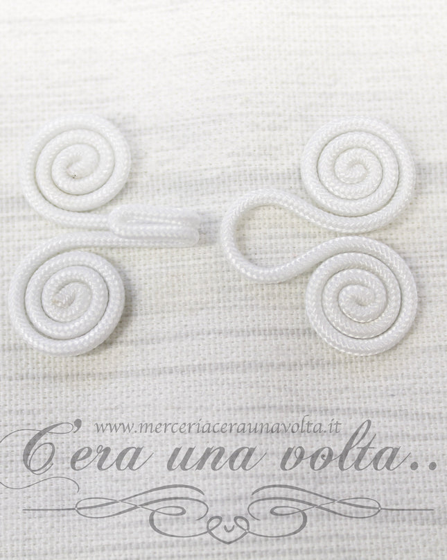 Ganci e occhielli rivestiti bianchi
