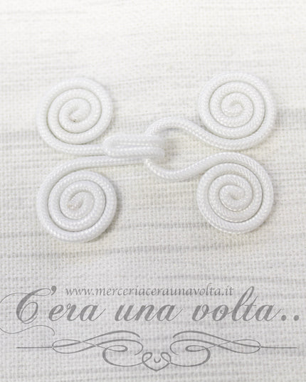 Ganci e occhielli rivestiti bianchi