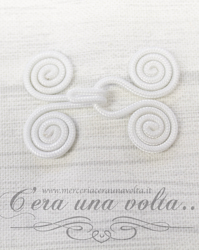 Ganci e occhielli rivestiti bianchi