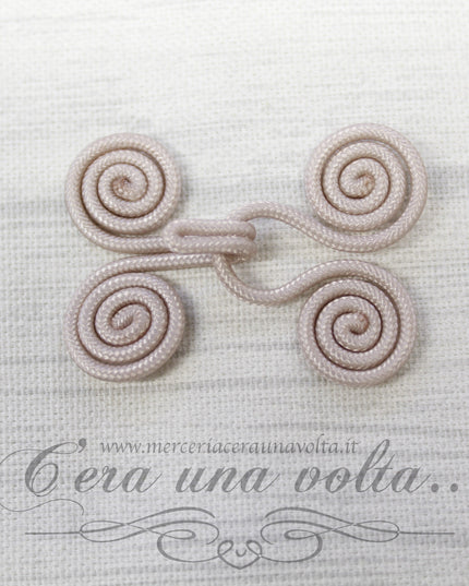 Ganci e occhielli rivestiti sabbia