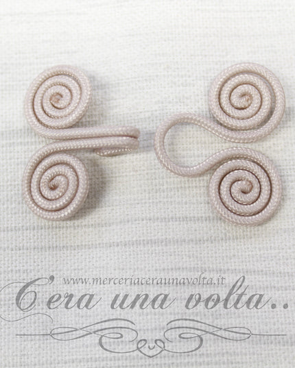 Ganci e occhielli rivestiti sabbia