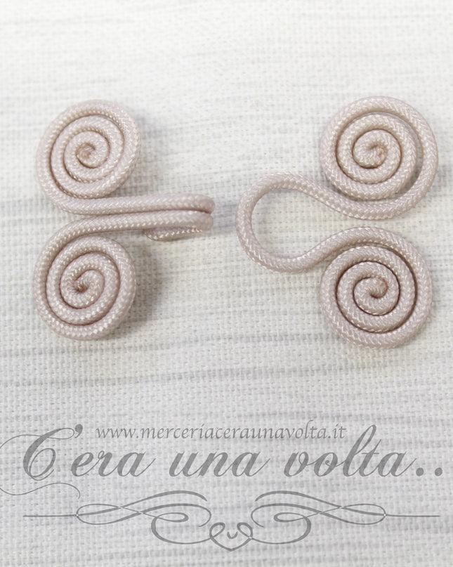 Ganci e occhielli rivestiti sabbia