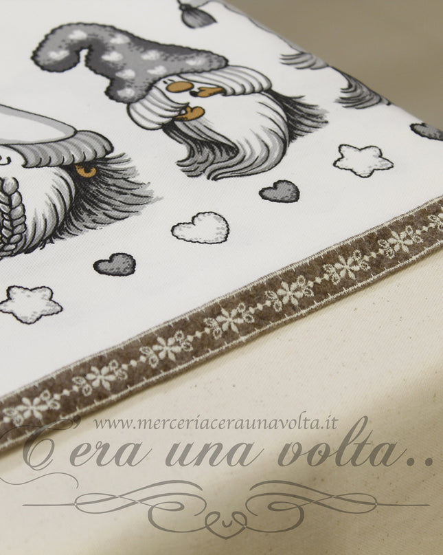 Pizzo tramezzo in panno ricamato