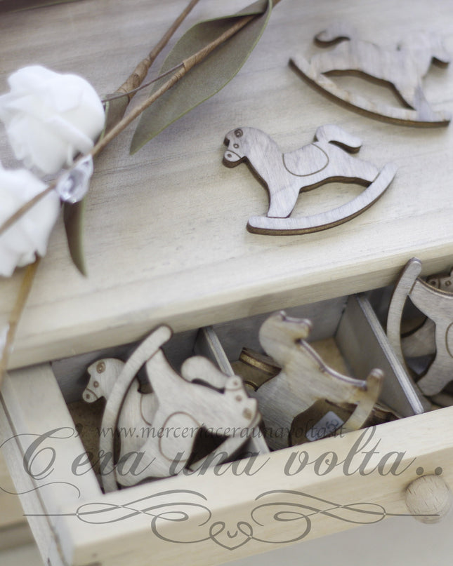 Cavallo a dondolo in legno