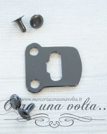 Chiusura con rivetti