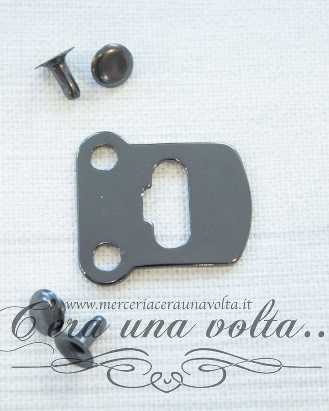 Chiusura con rivetti