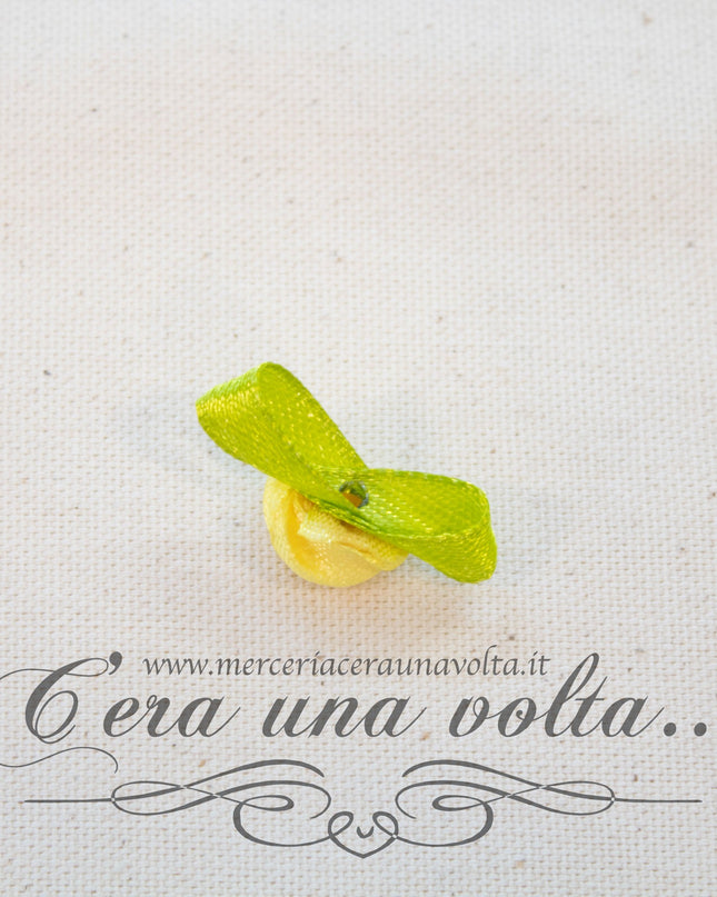 Roselline gialle in raso con foglia