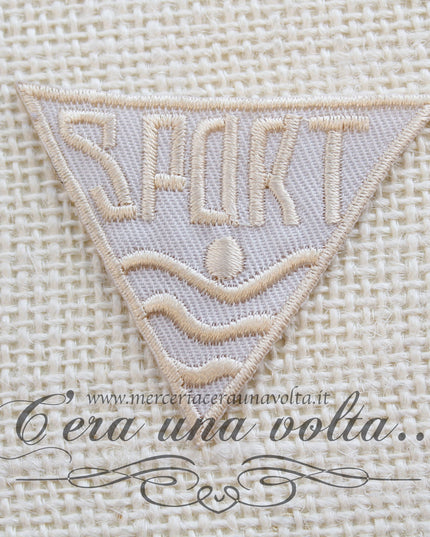 Etichetta termo adesiva triangolare Sport