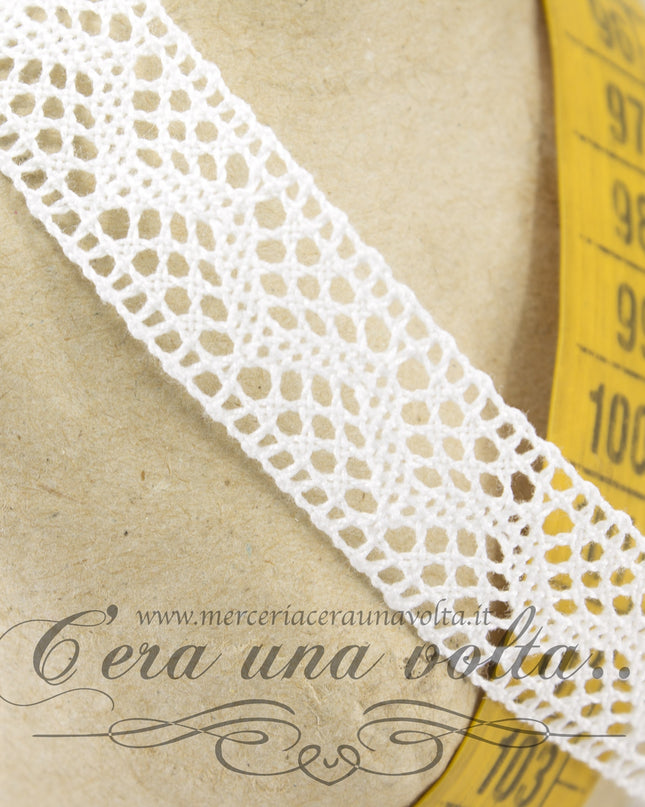 Pizzo tramezzo lavorazione a fusello