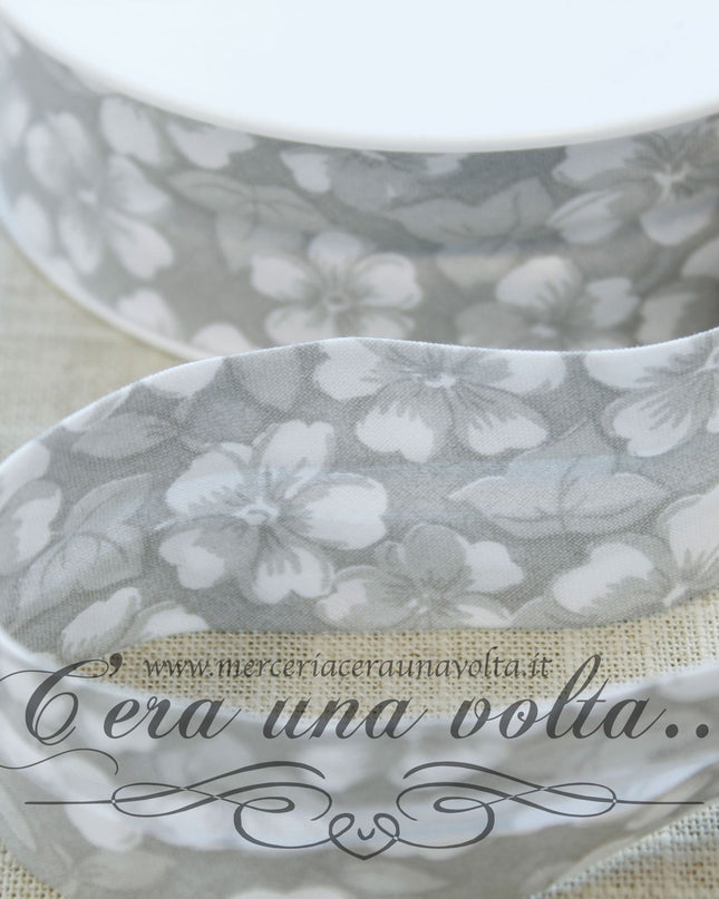 Sbieco di cotone a fiori Grigio Seta