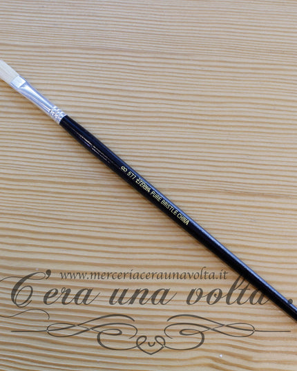 Pennello piatto manico lungo